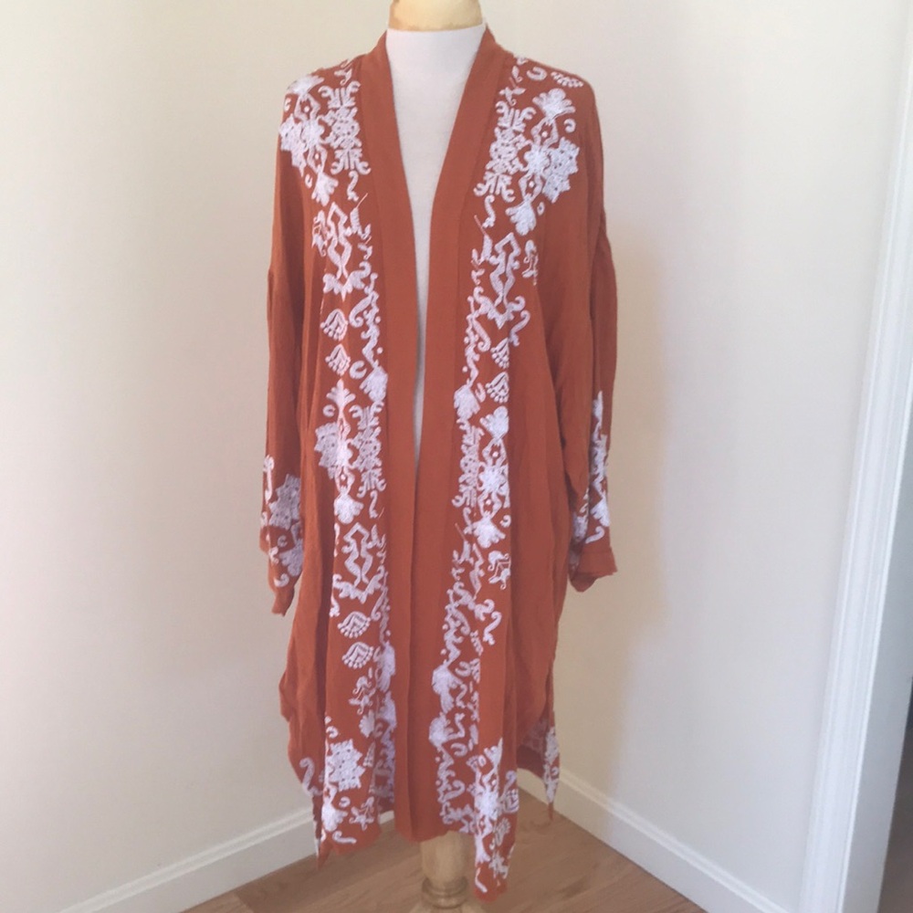 Chicos L/XL embroidered kimono/duster with pockets.